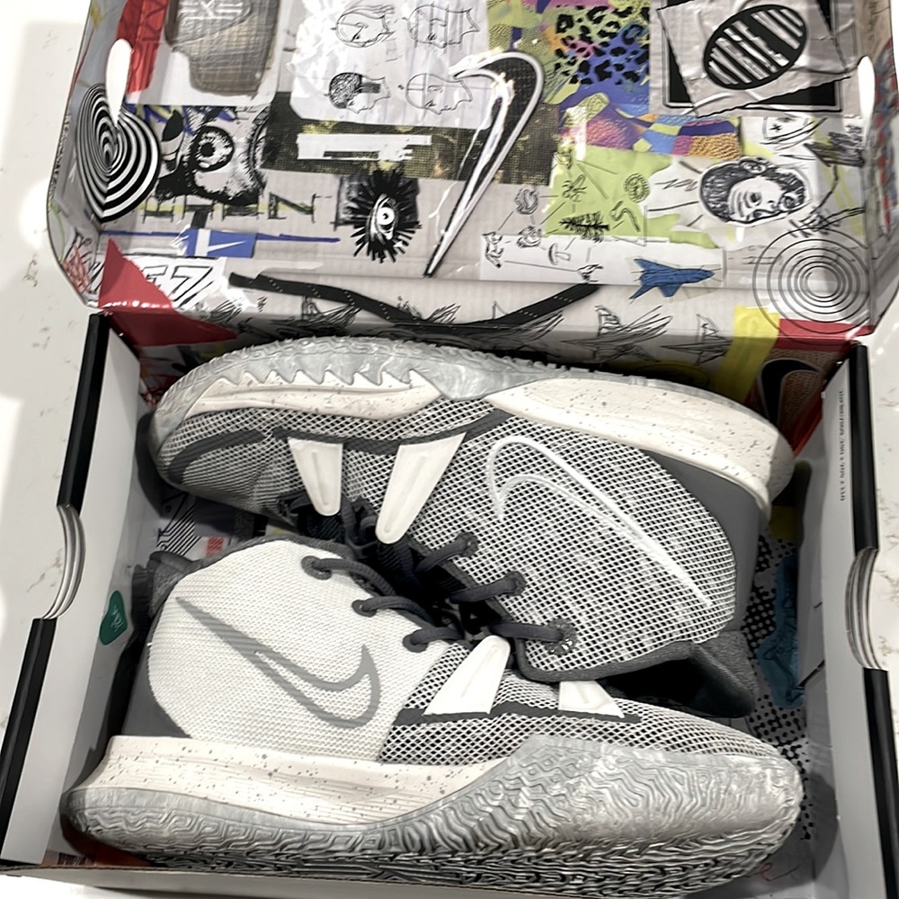 NIKE KYRIE 7 SE